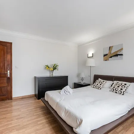 Charming And Calm House - 5 Minutes From The By Car Сasa de vacaciones