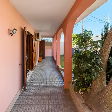 Сasa de vacaciones Charming And Calm House - 5 Minutes From The By Car *
