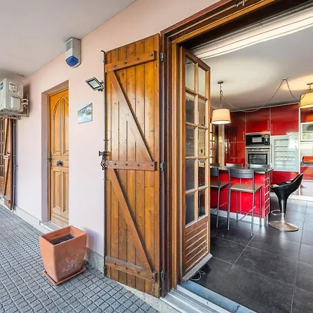 Casa vacanze Charming And Calm House - 5 Minutes From The By Car *