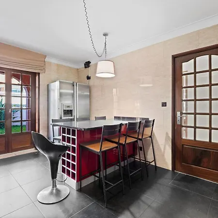 Charming And Calm House - 5 Minutes From The By Car Vila Nova de Gaia