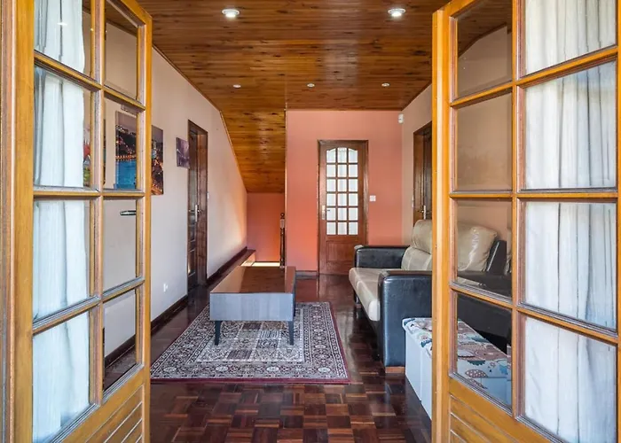 Charming And Calm House - 5 Minutes From The By Car