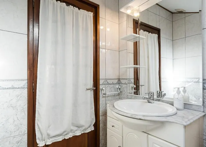 Charming And Calm House - 5 Minutes From The By Car 펜션 *