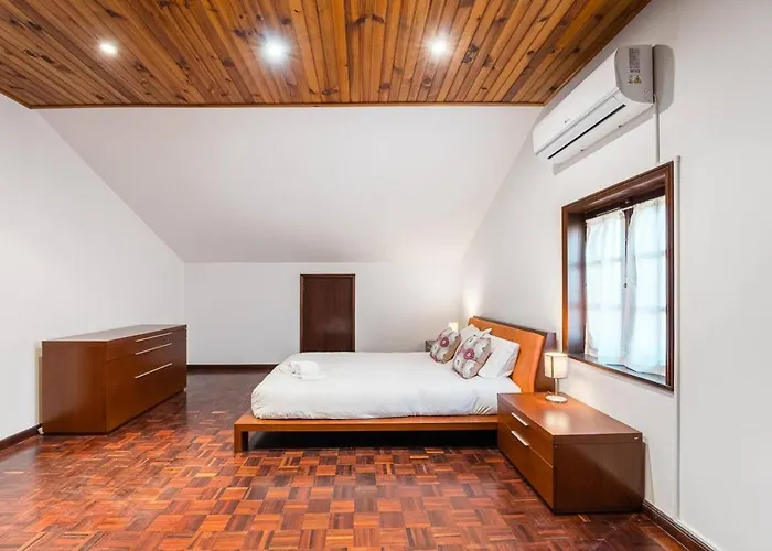 Charming And Calm House - 5 Minutes From The By Car