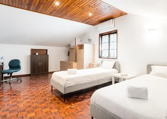 Charming And Calm House - 5 Minutes From The By Car *