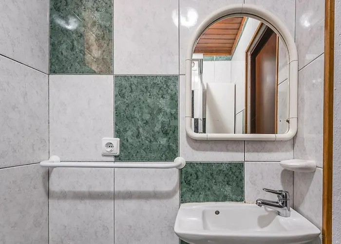 Charming And Calm House - 5 Minutes From The By Car